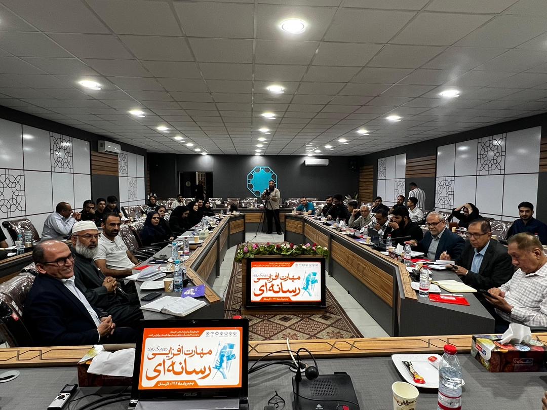 حضور اصحاب رسانه اوز و فیشور در کارگاه مهارت افزایی رسانه ای لارستان