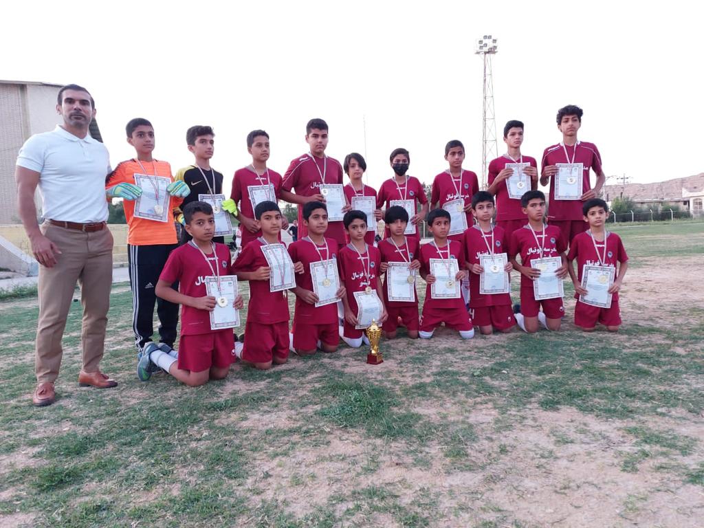 تیم مدرسه فوتبال فیشورمقام اول مسابقات نونهالان شهرستان اوز را کسب نمود