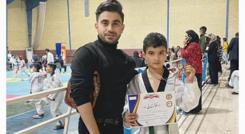 یاشار احمدپور از فیشور موفق به کسب مدال برنز مسابقات تکواندو قهرمانی استان شد